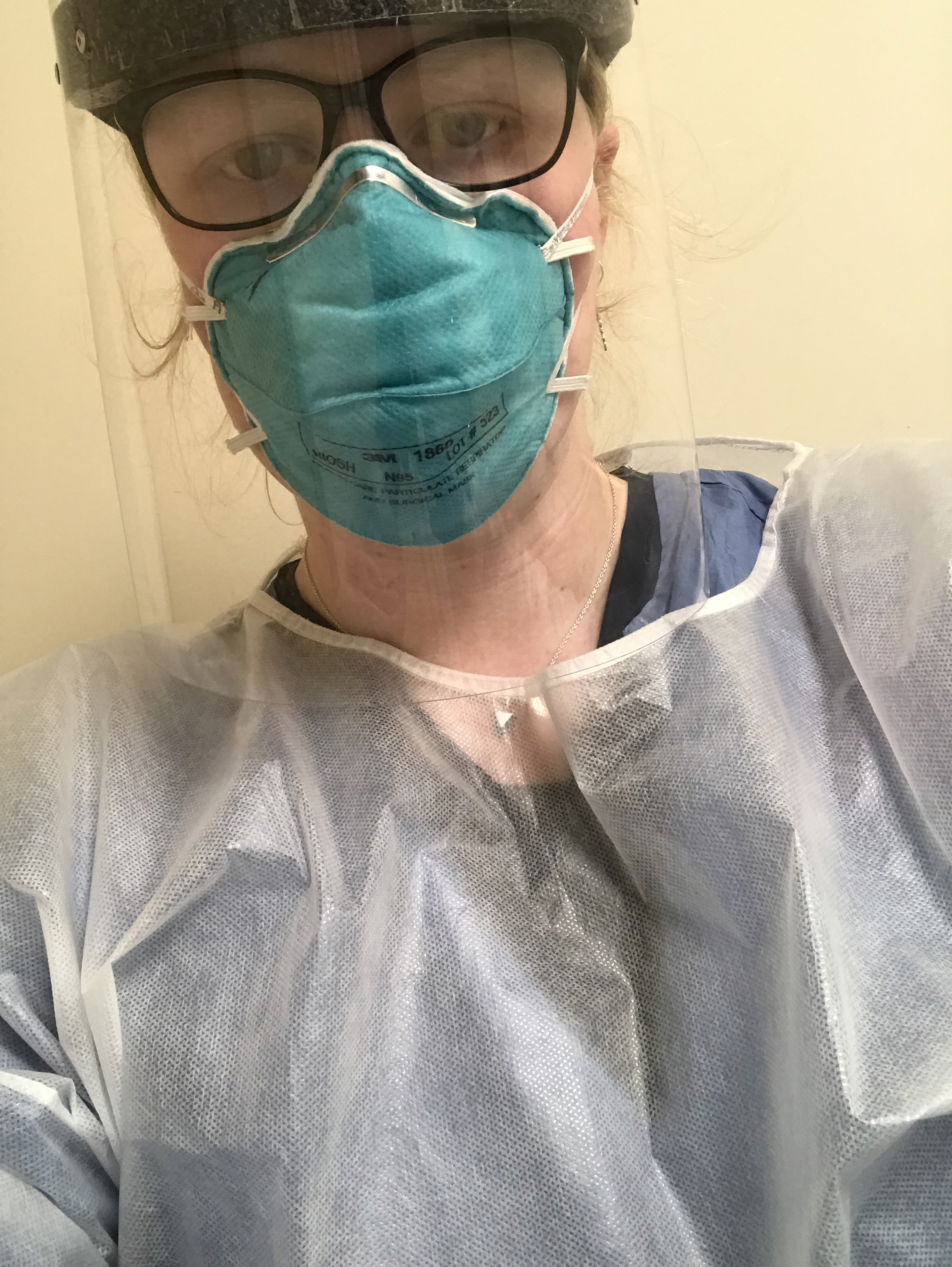 Rose Piscuskas '21 in hospital scrubs and PPE